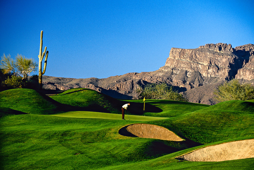 The Fourth Hole on Dinosaur Mountain; Gold Canyon Golf Resort; Gold Canyon; Arizona USA